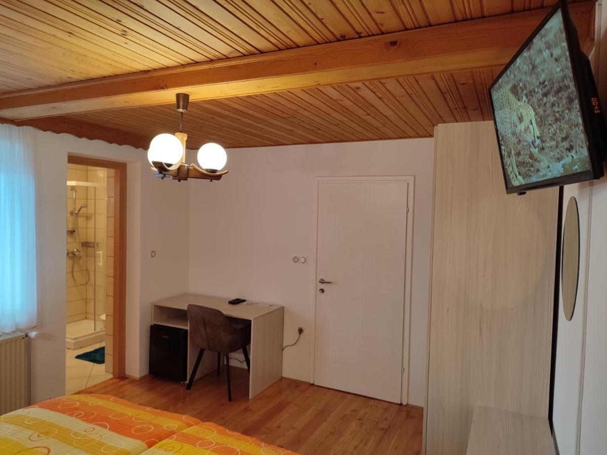 Gostilna Pension Blegos Poljane nad Škofjo Loko Exteriör bild