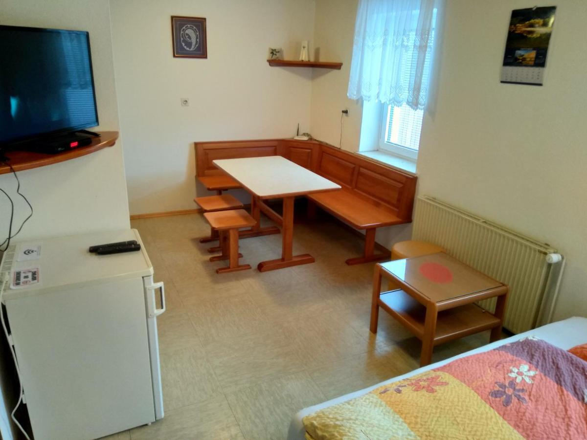 Gostilna Pension Blegos Poljane nad Škofjo Loko Exteriör bild
