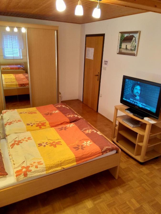 Gostilna Pension Blegos Poljane nad Škofjo Loko Exteriör bild